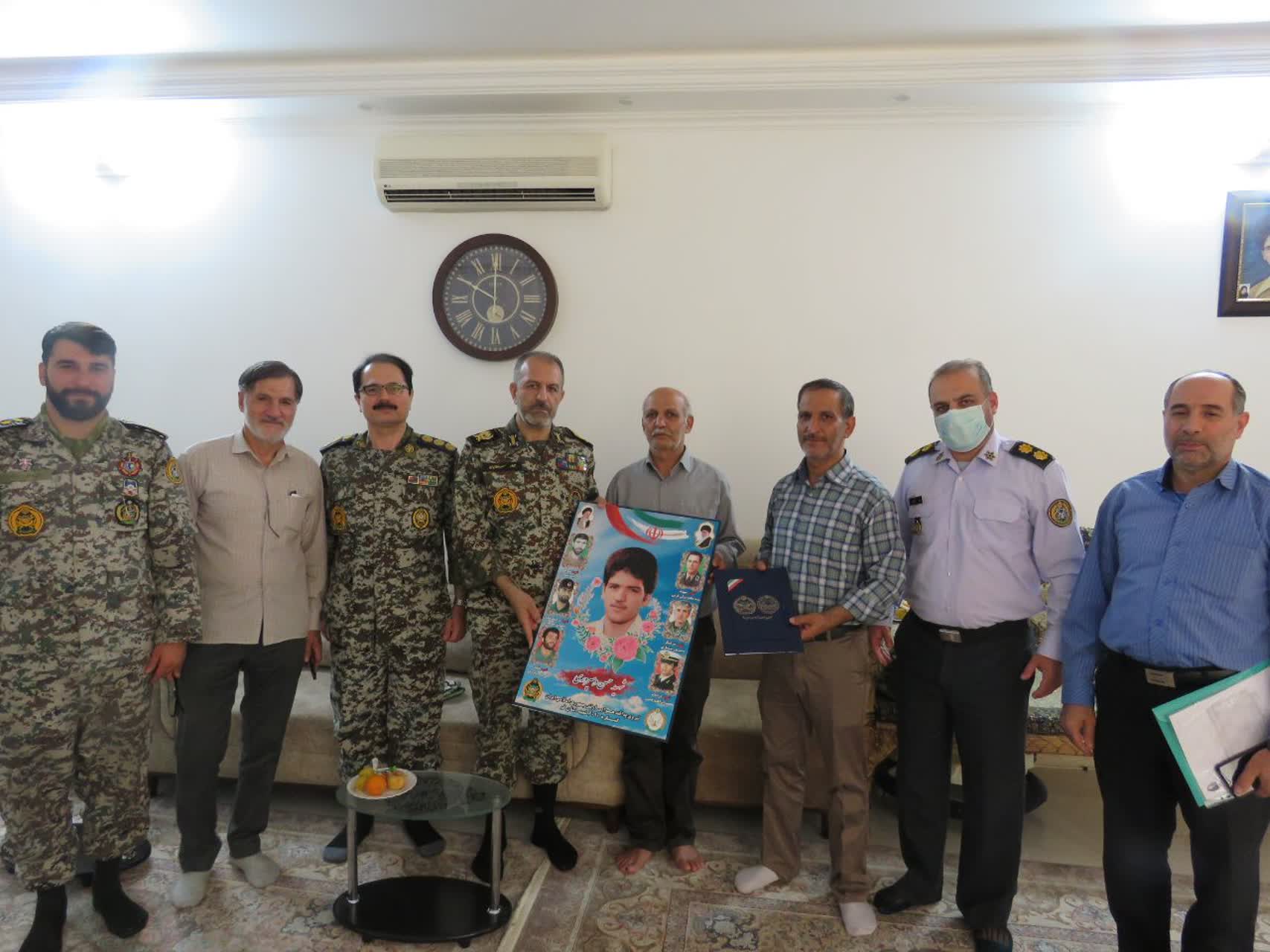 دیدار فرماندهان پدافند هوایی با ۱۶ خانواده شهید ارتش در قم 