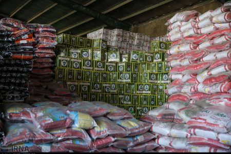 کشف انواع مواد خوراکی قاچاق از يک سوپرمارکت