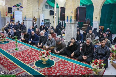 برگزاری آیین غبارروبی حرم امامزاده موسی مبرقع علیه السلام با حضور خانواده شهدای اغتشاشات اخیر